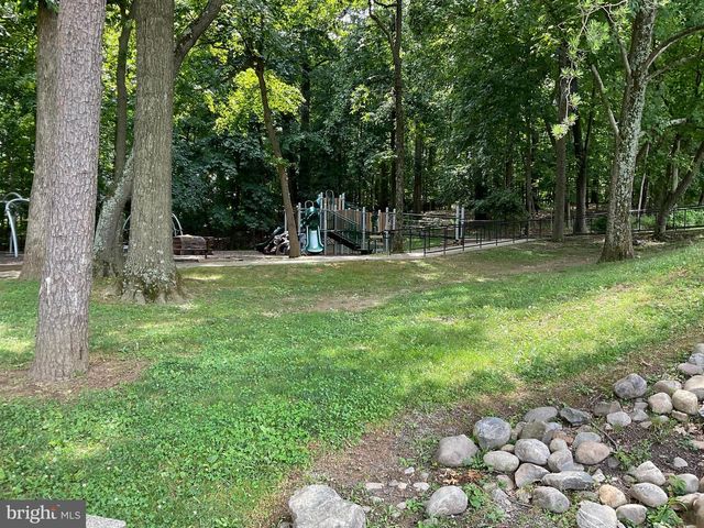 1040 GRAND OAK WAY, Rockville, MD 20852