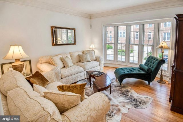 1040 GRAND OAK WAY, Rockville, MD 20852