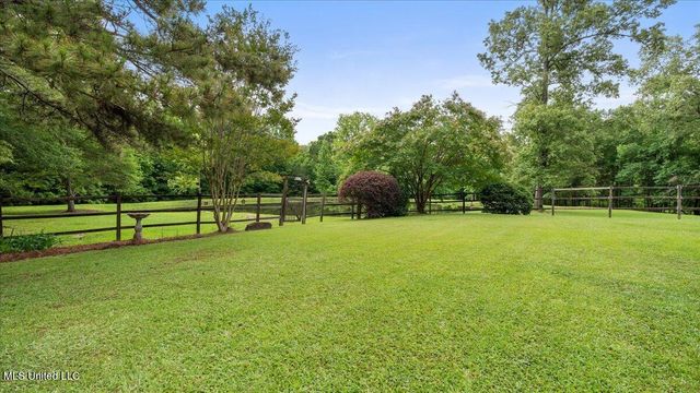 768 Lake Boulevard, Vicksburg, MS 39180
