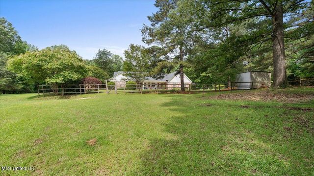 768 Lake Boulevard, Vicksburg, MS 39180