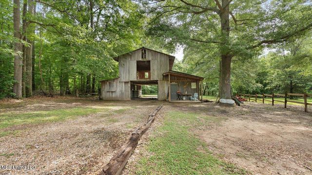 768 Lake Boulevard, Vicksburg, MS 39180
