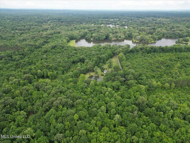 768 Lake Boulevard, Vicksburg, MS 39180