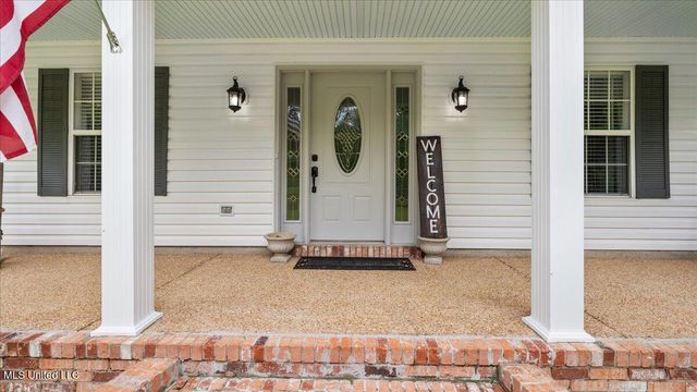 768 Lake Boulevard, Vicksburg, MS 39180