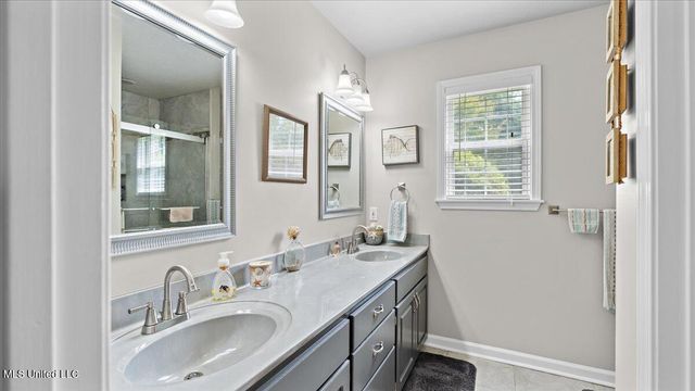 768 Lake Boulevard, Vicksburg, MS 39180