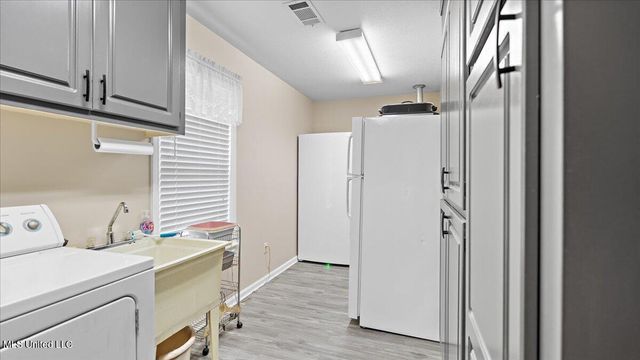 768 Lake Boulevard, Vicksburg, MS 39180