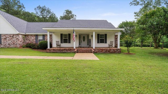 768 Lake Boulevard, Vicksburg, MS 39180