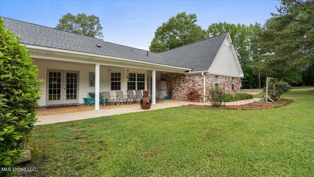 768 Lake Boulevard, Vicksburg, MS 39180