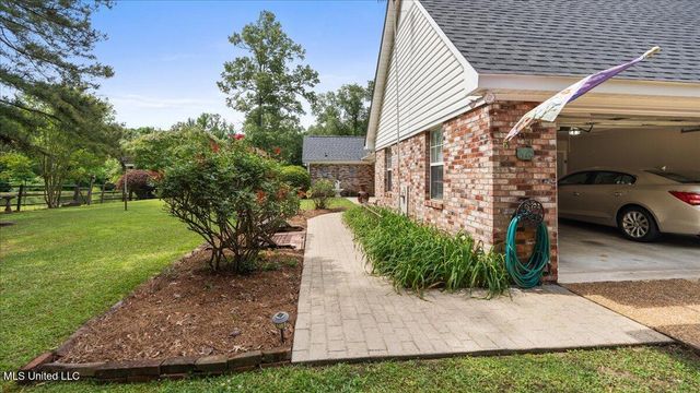 768 Lake Boulevard, Vicksburg, MS 39180