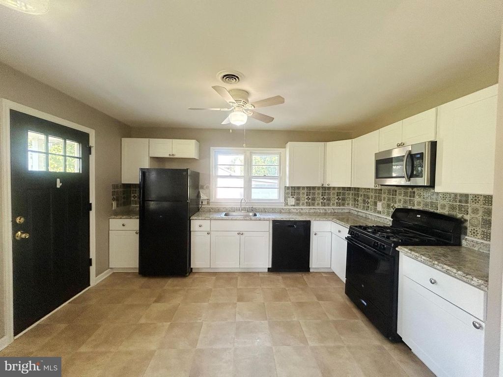 418 SWEDESBORO RD, GIBBSTOWN, NJ 08027 — photo 3