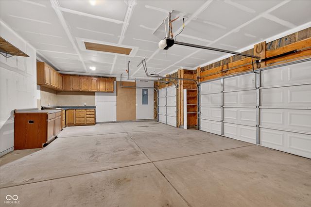 8922 N Springview Drive, Mccordsville, IN 46055