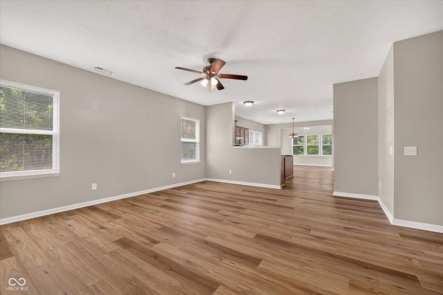 8922 N Springview Drive, Mccordsville, IN 46055