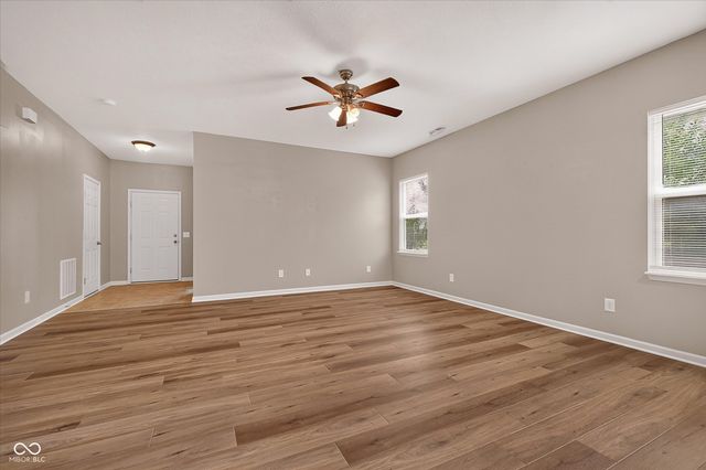 8922 N Springview Drive, Mccordsville, IN 46055