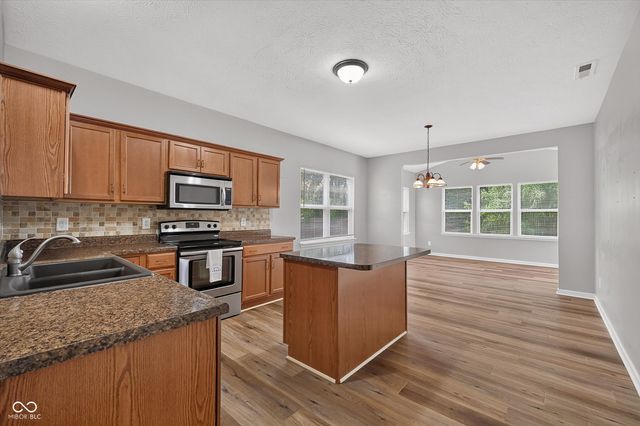 8922 N Springview Drive, Mccordsville, IN 46055