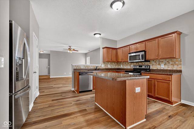 8922 N Springview Drive, Mccordsville, IN 46055