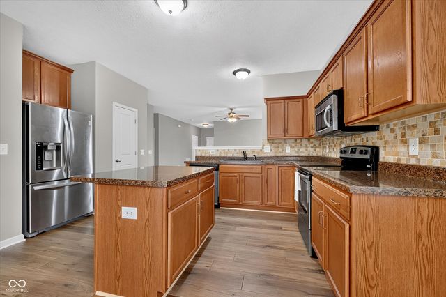 8922 N Springview Drive, Mccordsville, IN 46055