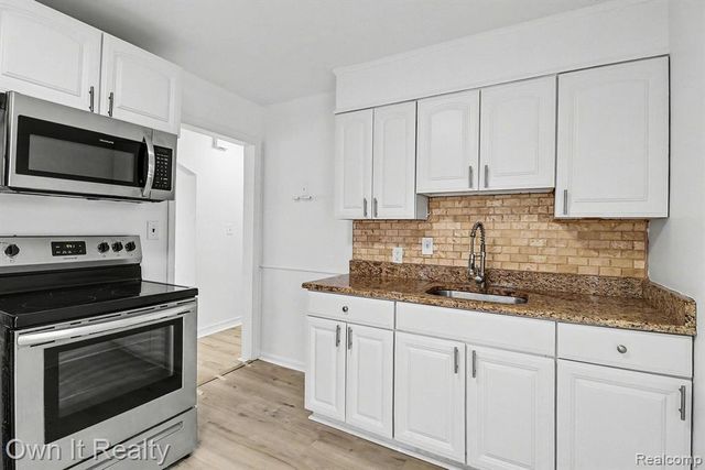 1821 Academy Street, Dearborn, MI 48124