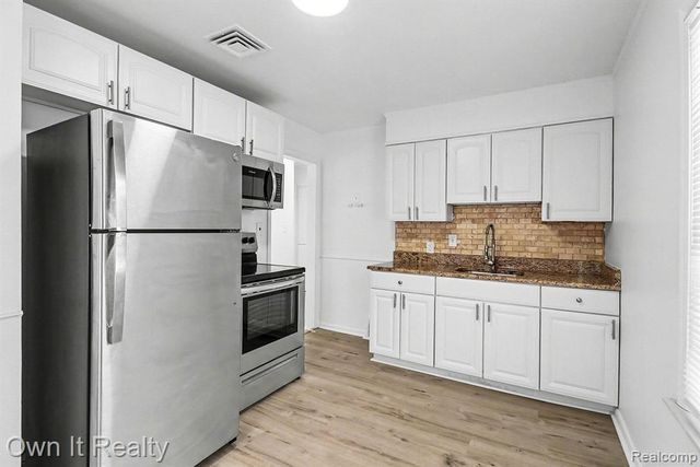 1821 Academy Street, Dearborn, MI 48124