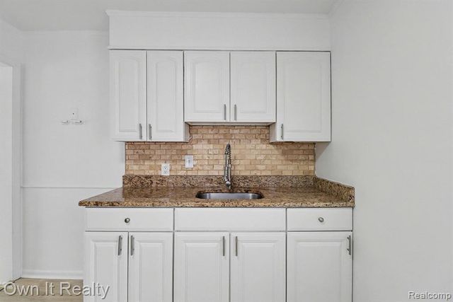 1821 Academy Street, Dearborn, MI 48124