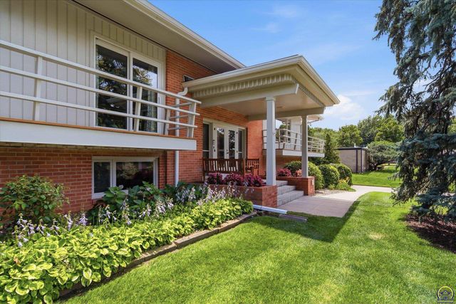 5037 SW West Hills DR, Topeka, KS 66606