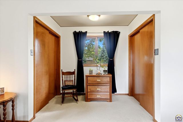 5037 SW West Hills DR, Topeka, KS 66606