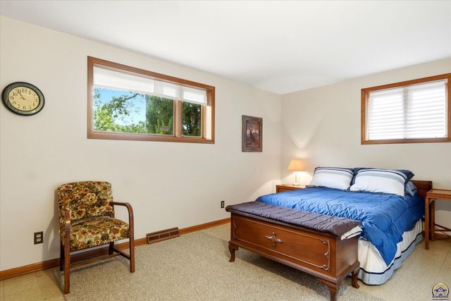 5037 SW West Hills DR, Topeka, KS 66606