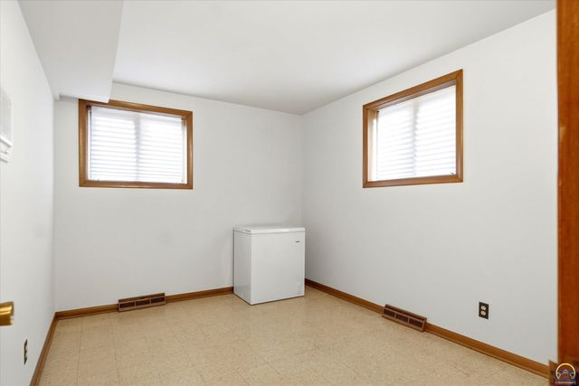 5037 SW West Hills DR, Topeka, KS 66606
