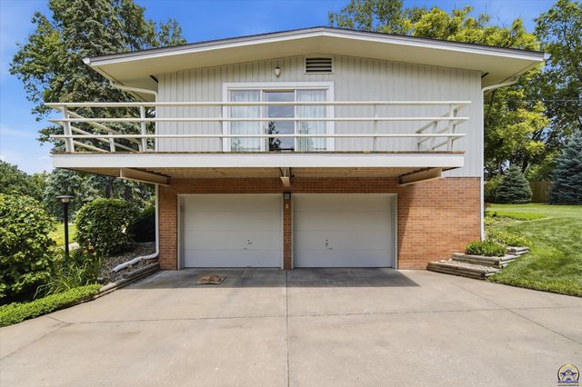 5037 SW West Hills DR, Topeka, KS 66606
