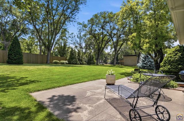 5037 SW West Hills DR, Topeka, KS 66606