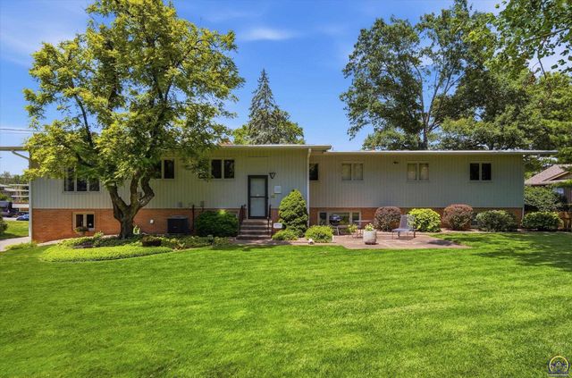 5037 SW West Hills DR, Topeka, KS 66606