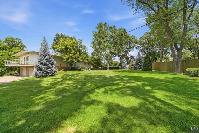 5037 SW West Hills DR, Topeka, KS 66606