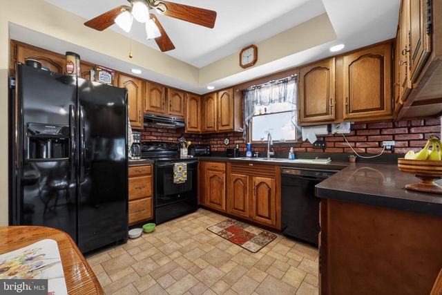 107 LONE PINE RD, Barto, PA 19504