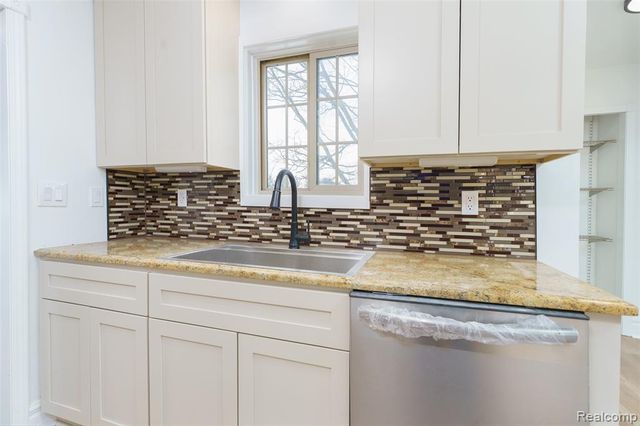 3342 Oak Grove Road, Howell, MI 48855