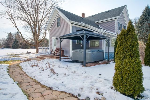 3342 Oak Grove Road, Howell, MI 48855