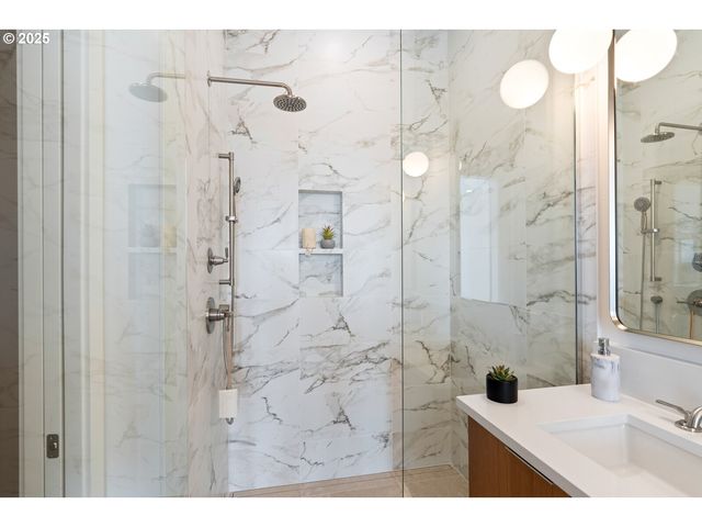 2401 E 6TH St, Vancouver, WA 98661