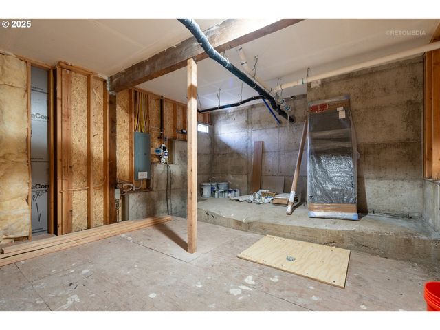 2401 E 6TH St, Vancouver, WA 98661