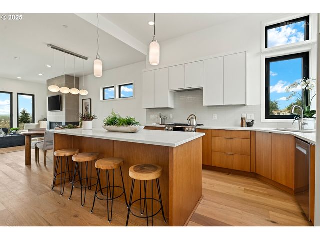 2401 E 6TH St, Vancouver, WA 98661