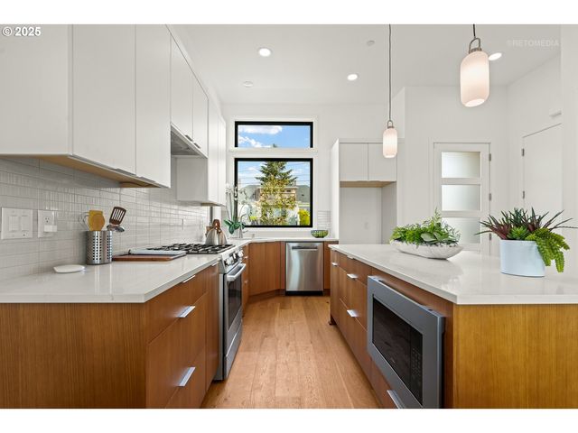 2401 E 6TH St, Vancouver, WA 98661