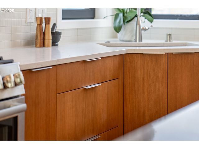 2401 E 6TH St, Vancouver, WA 98661