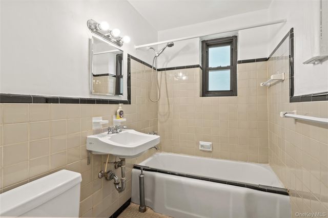 13915 28th Road 1G, Flushing, NY 11354