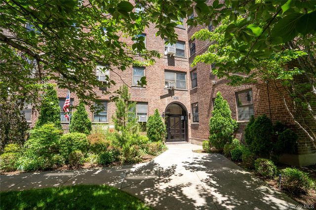 13915 28th Road 1G, Flushing, NY 11354
