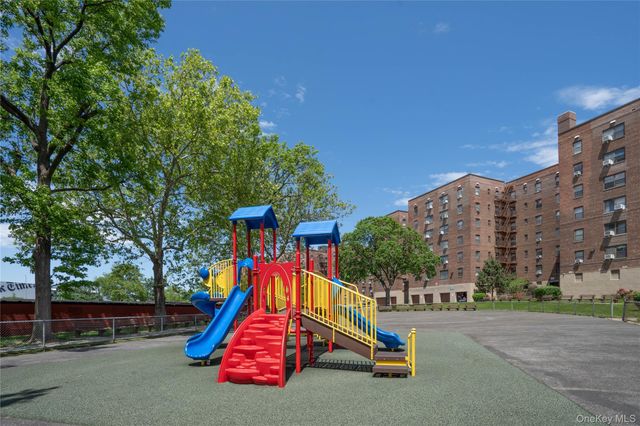 13915 28th Road 1G, Flushing, NY 11354
