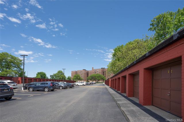 13915 28th Road 1G, Flushing, NY 11354