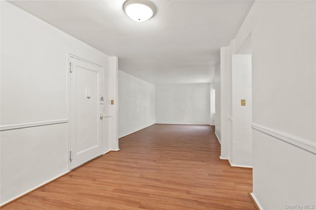 13915 28th Road 1G, Flushing, NY 11354