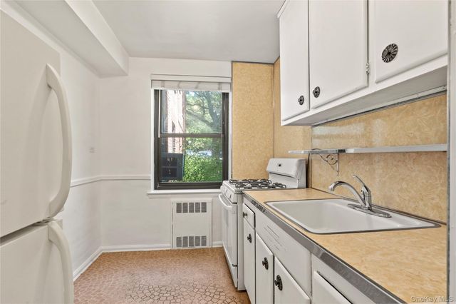 13915 28th Road 1G, Flushing, NY 11354