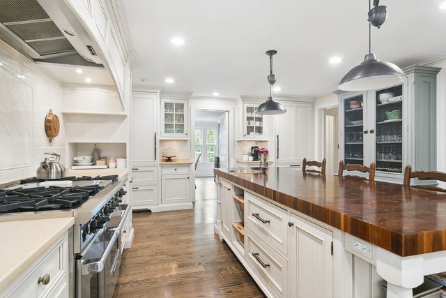 332 Old Sutton Road, Barrington Hills, IL 60010