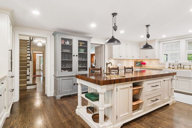 332 Old Sutton Road, Barrington Hills, IL 60010