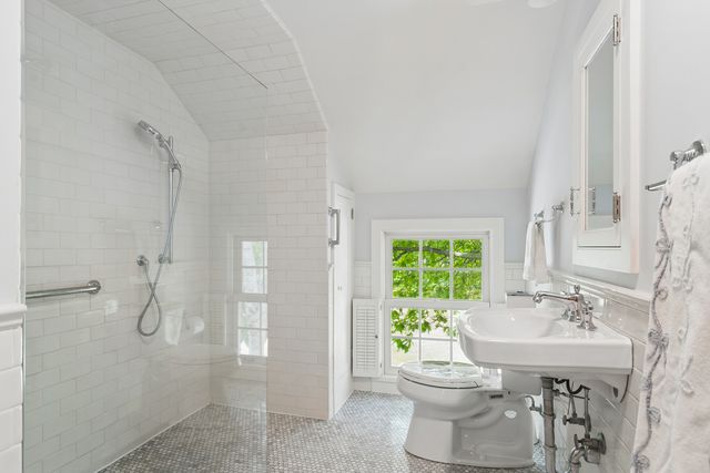 332 Old Sutton Road, Barrington Hills, IL 60010