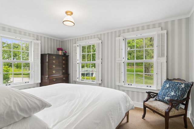 332 Old Sutton Road, Barrington Hills, IL 60010