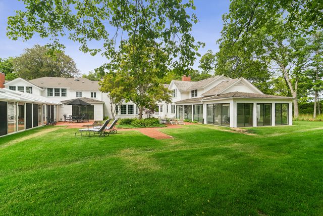 332 Old Sutton Road, Barrington Hills, IL 60010