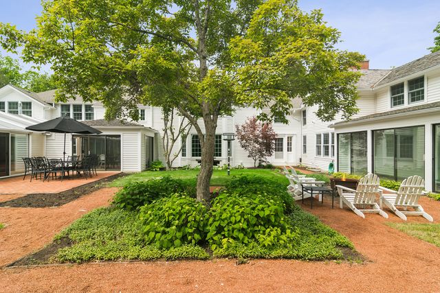 332 Old Sutton Road, Barrington Hills, IL 60010